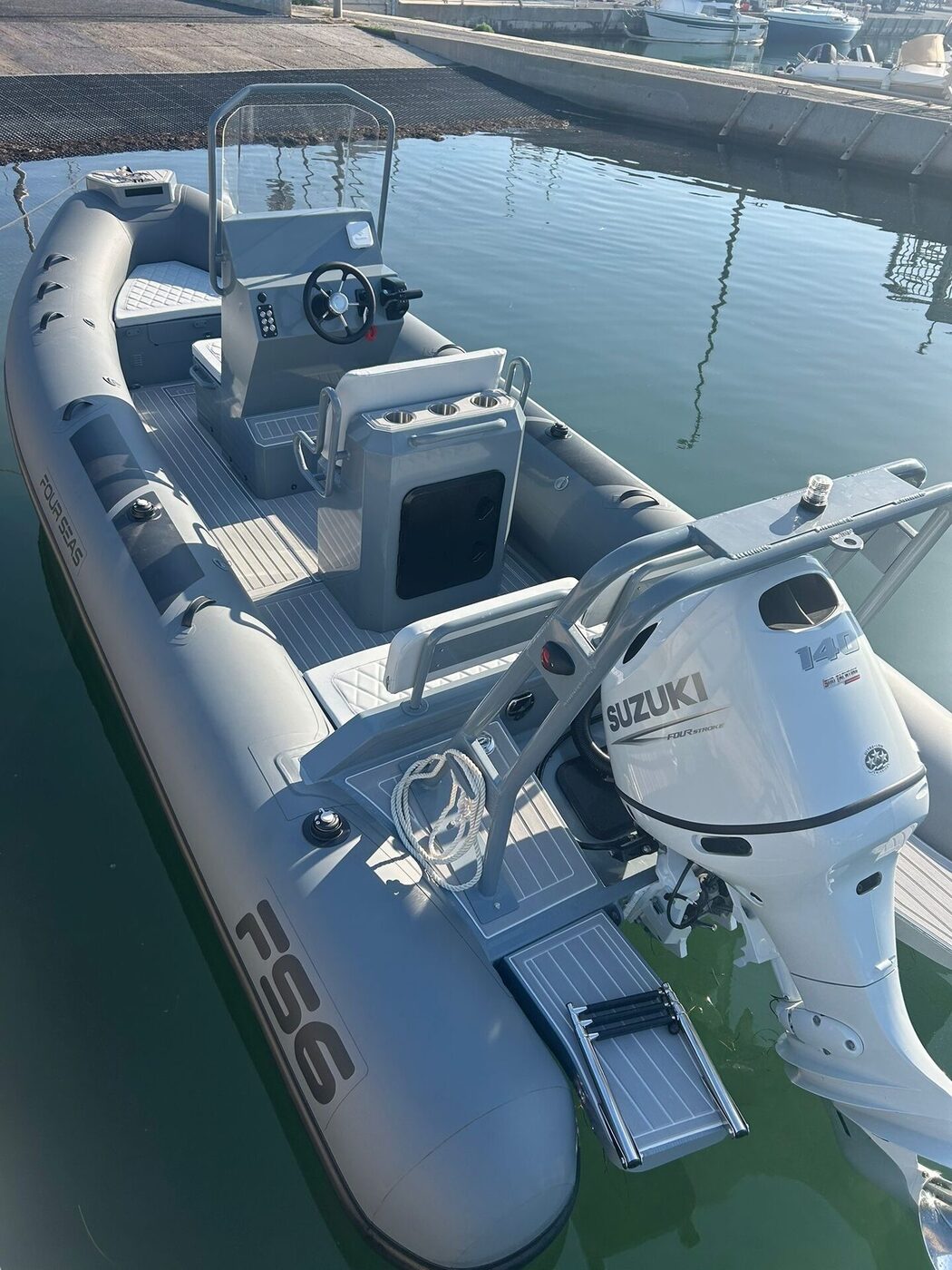 Four Seas FS 6 gris minéral, console de pilotage